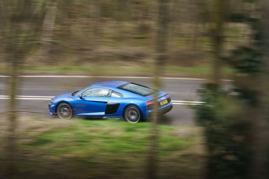  Audi R8 V10 2019 года  (UK) (фото 47 из 79)